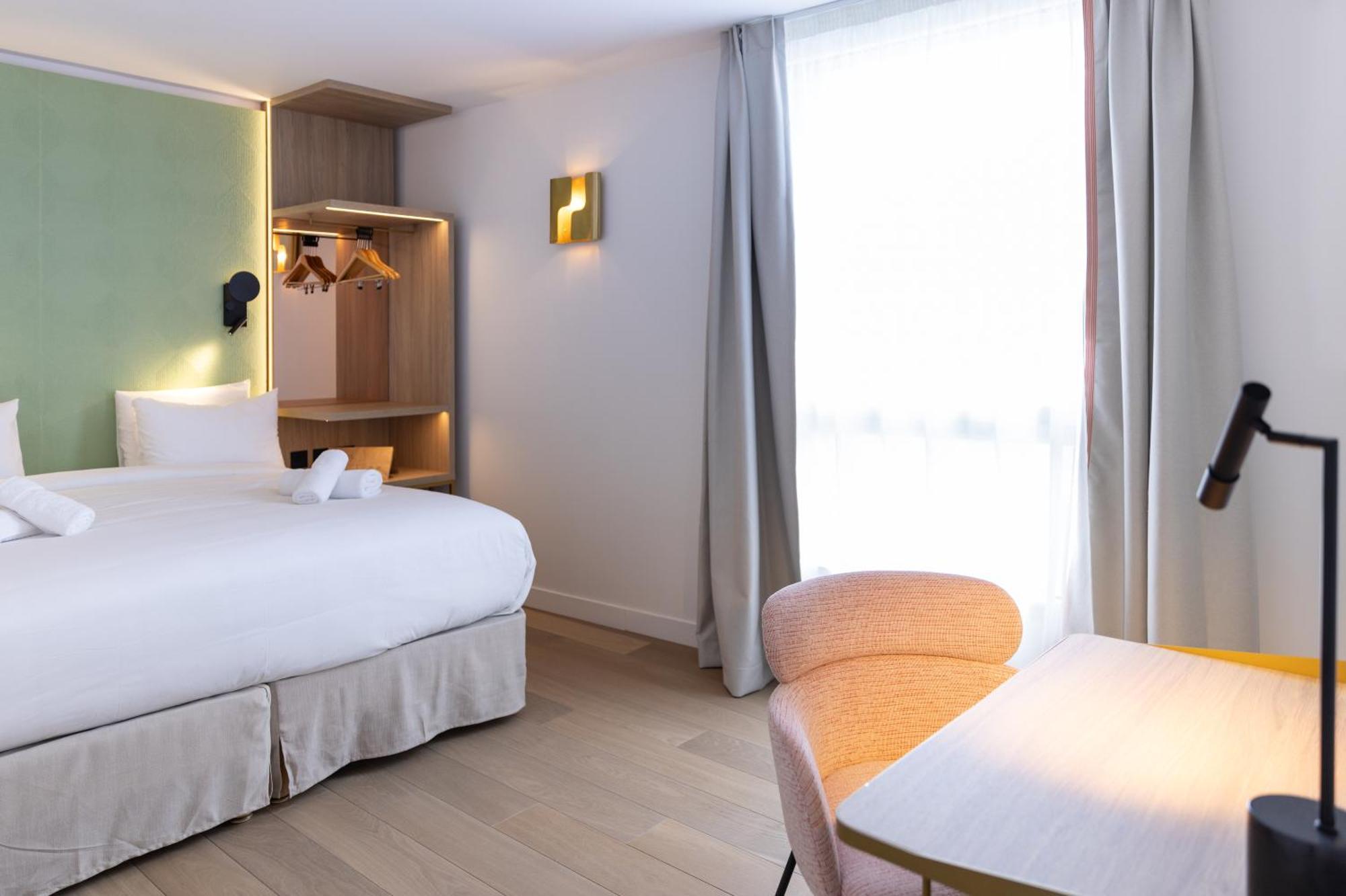 Hotel Kyriad Prestige Paris Asnieres Bagian luar foto