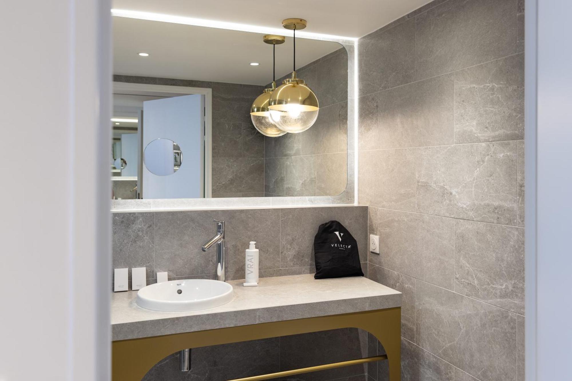 Hotel Kyriad Prestige Paris Asnieres Bagian luar foto
