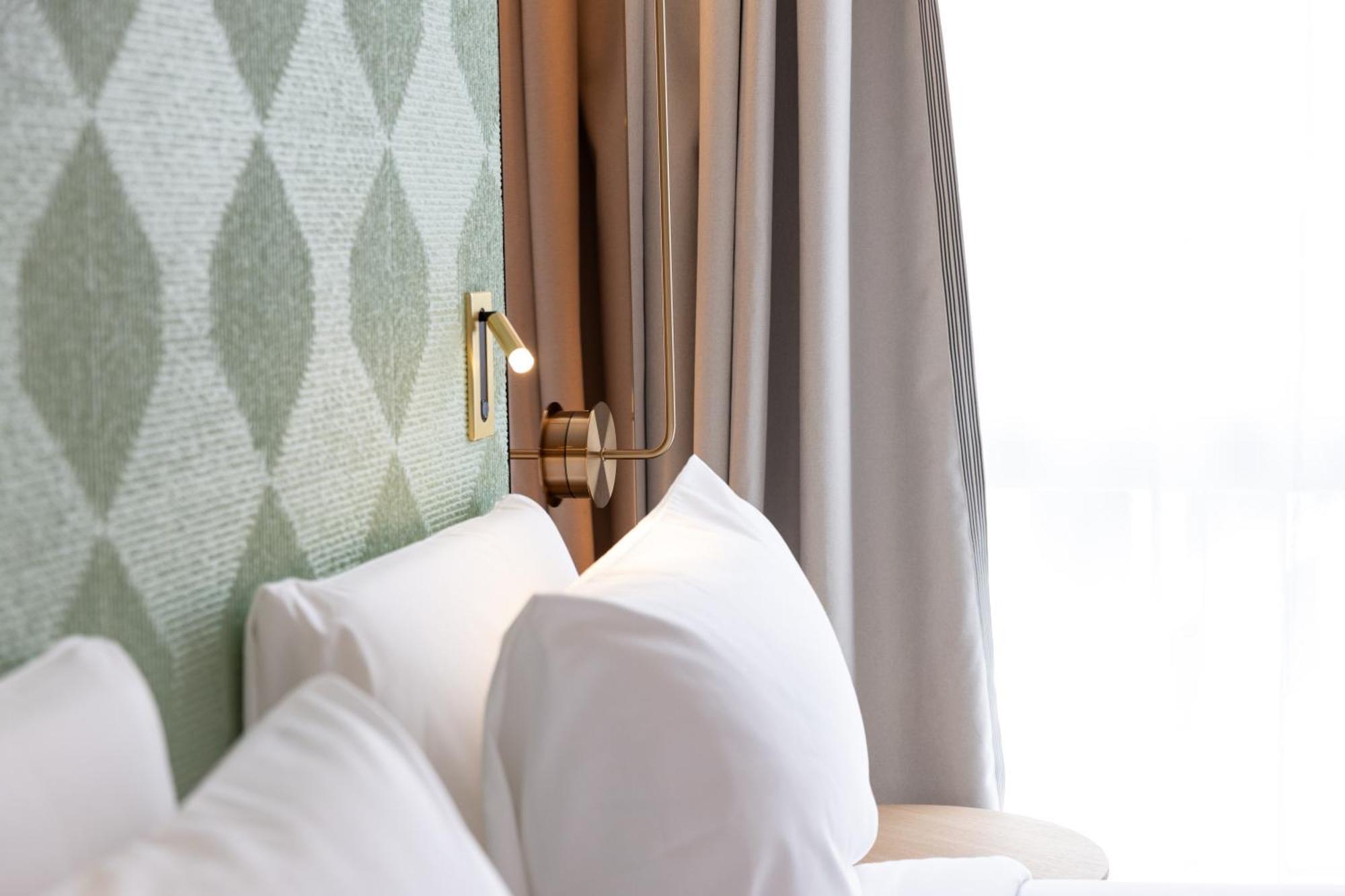 Hotel Kyriad Prestige Paris Asnieres Bagian luar foto