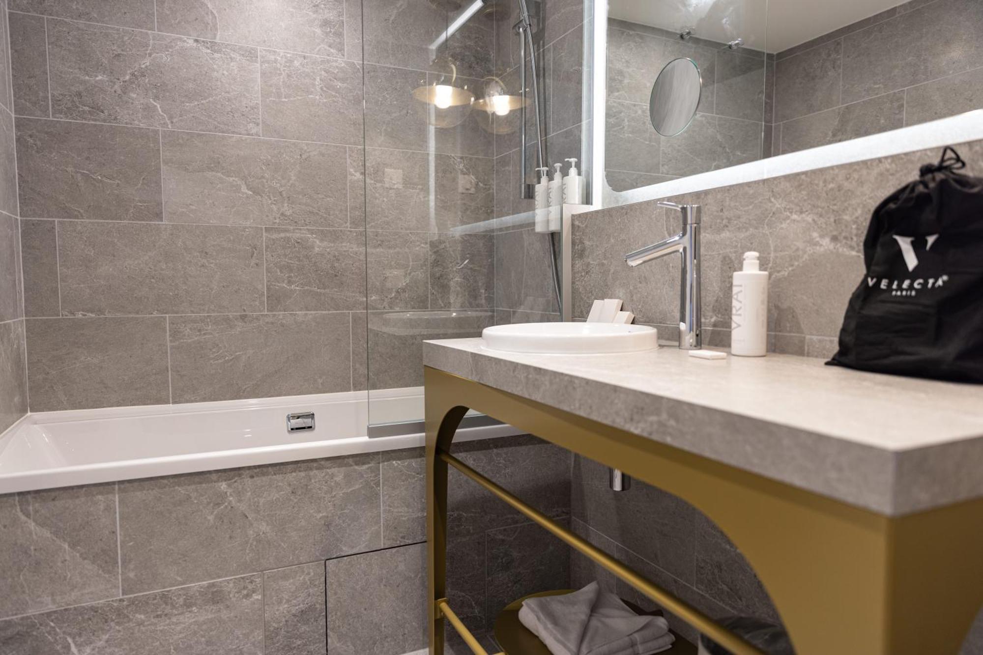 Hotel Kyriad Prestige Paris Asnieres Bagian luar foto